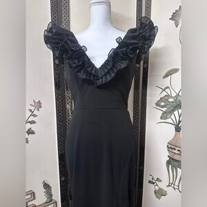 AQUA Formal Black Ruffle Shoulder Gown Women’s Size 8